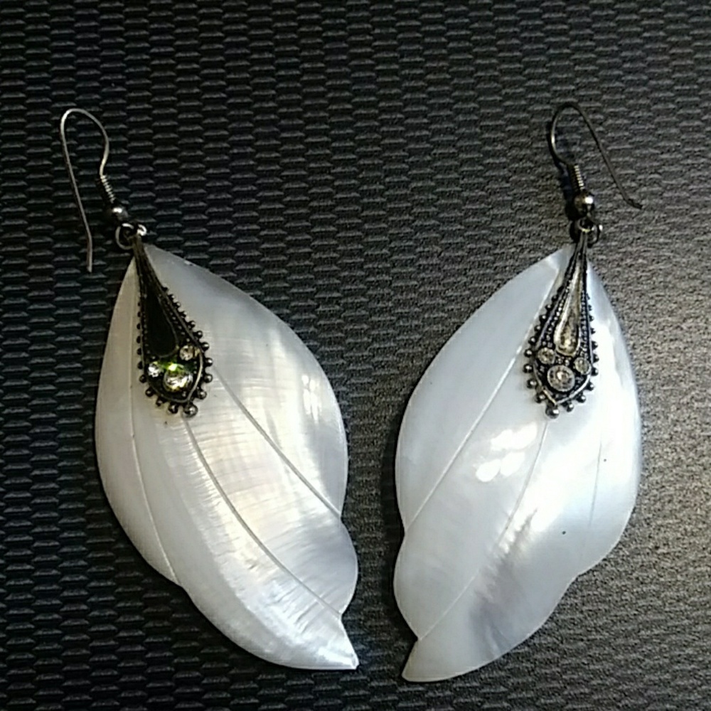 Vintage pearl glass earrings